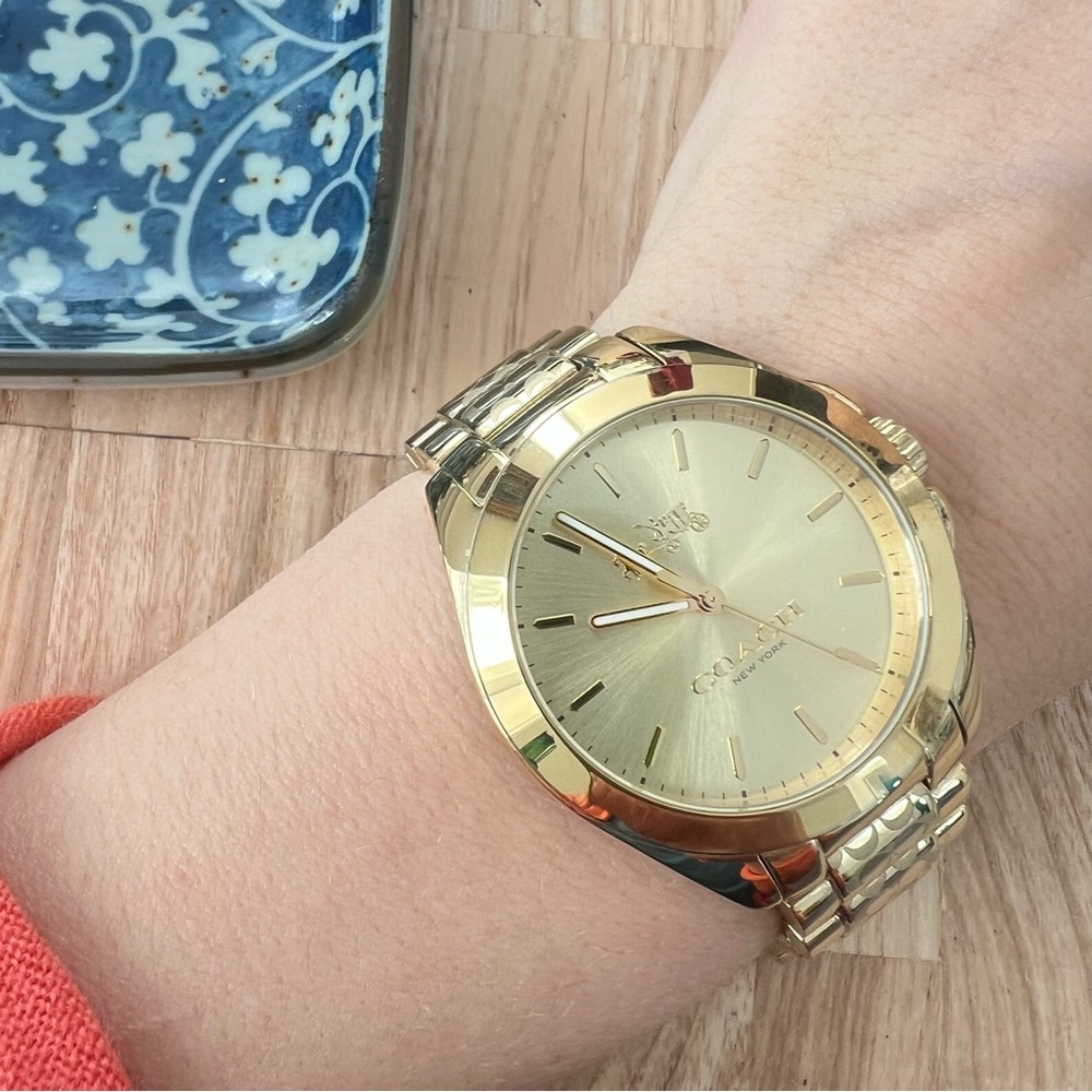 Coach New York ladies gold tone classic dress watch NEW BATTERY - Picture 2 of 14
